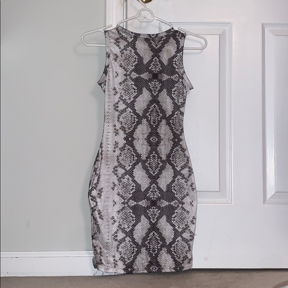 Dress - Picture 3 of 4